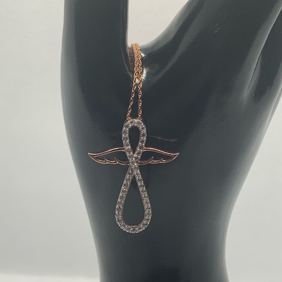ROSE GOLD WINGED CROSS PENDANT WITH CHAIN - Picture 5 of 8
